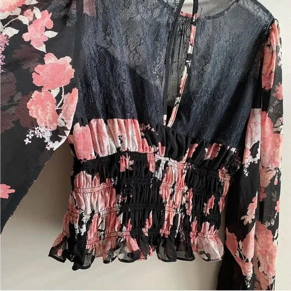 Free People New Floral & Lace Cropped Blouse/Top Black Pink Peach M - Picture 9 of 10